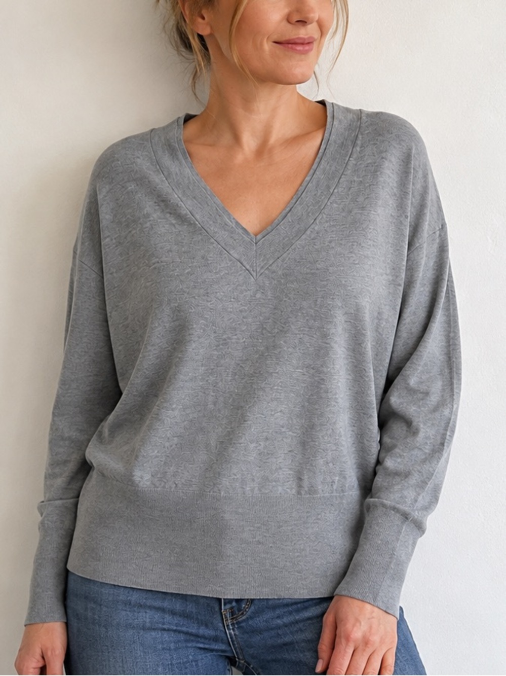 White House Black Market Gray Cashmere Blend V-Neck Sweater Size M
